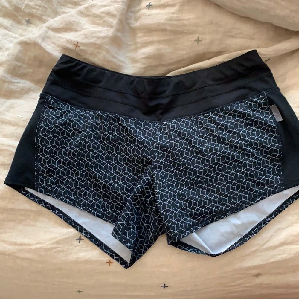 Oiselle Roga running shorts